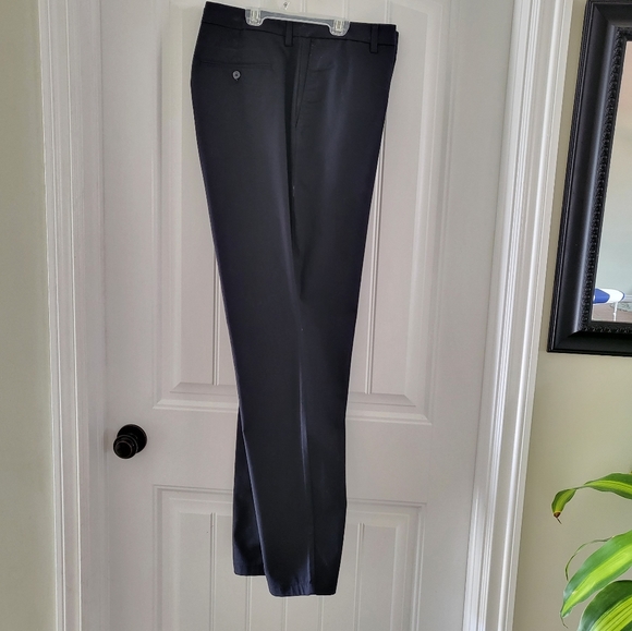 Men's Old Navy Black Athletic Taper Cotton Dress Pant - Picture 2 of 4